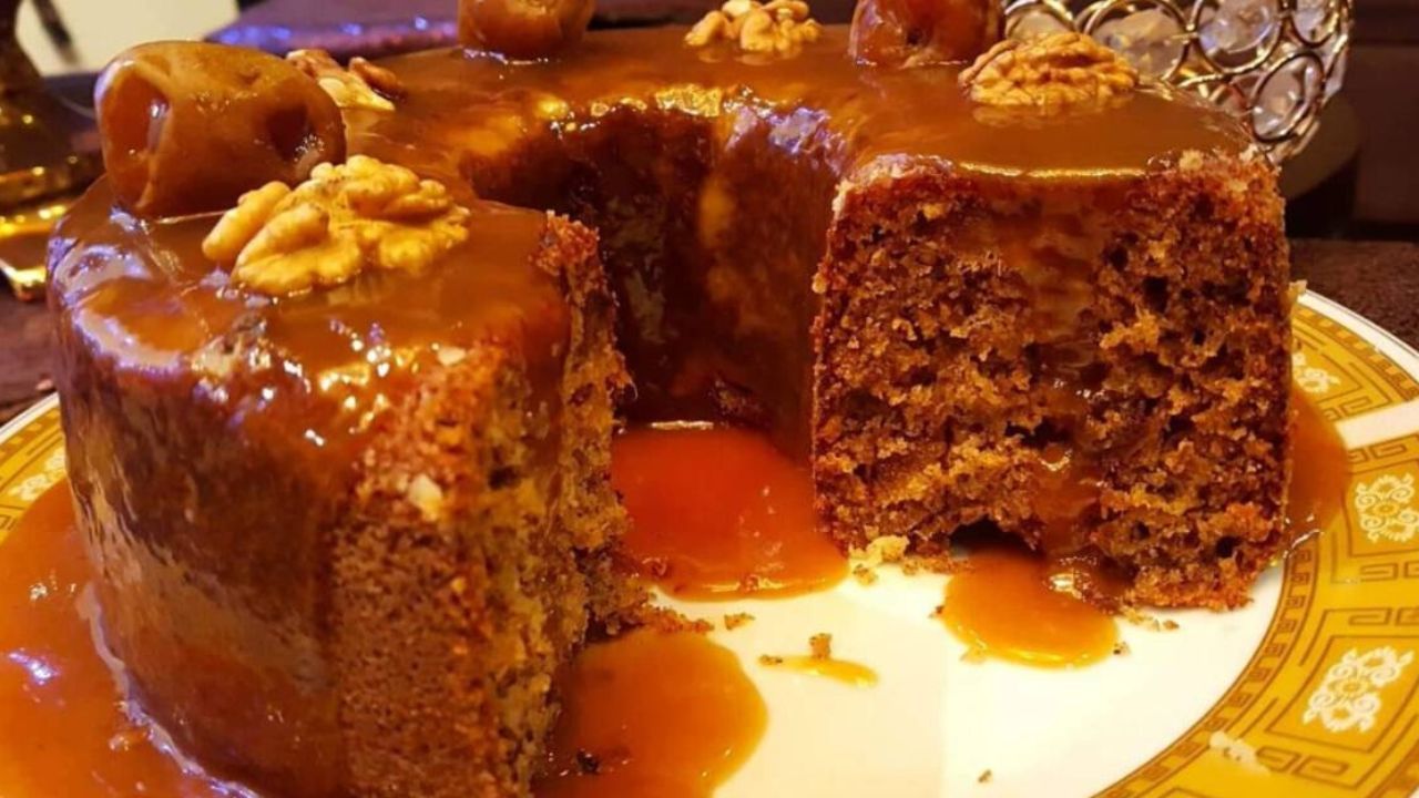 طريقة عمل كيكة التمر والكراميل