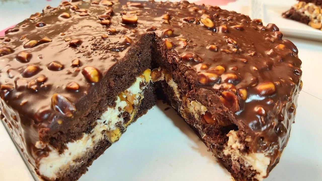 طريقة عمل كيكة سنيكرز