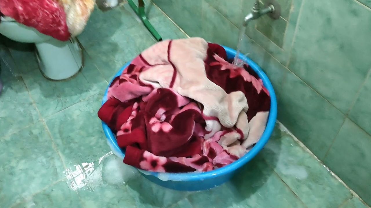 طريقة غسيل البطاطين في المنزل بدون مجهود وبرائحه منعشه