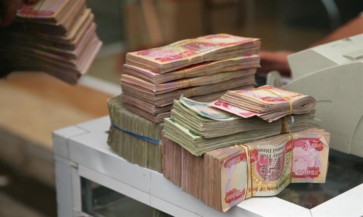 انخفاض مفاجئ في أسعار صرف الدولار مع إغلاق البورصة في العراق