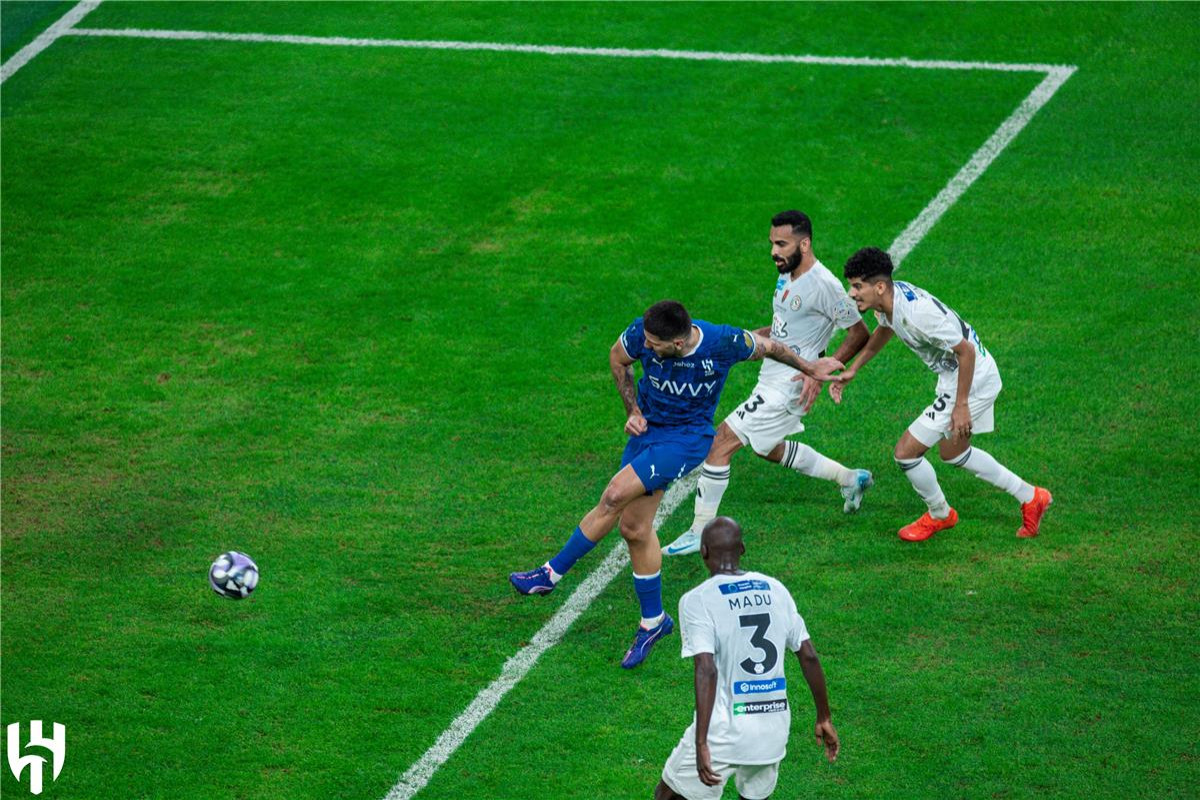 أخطاء تحكيمية بمباراة الهلال والاتفاق