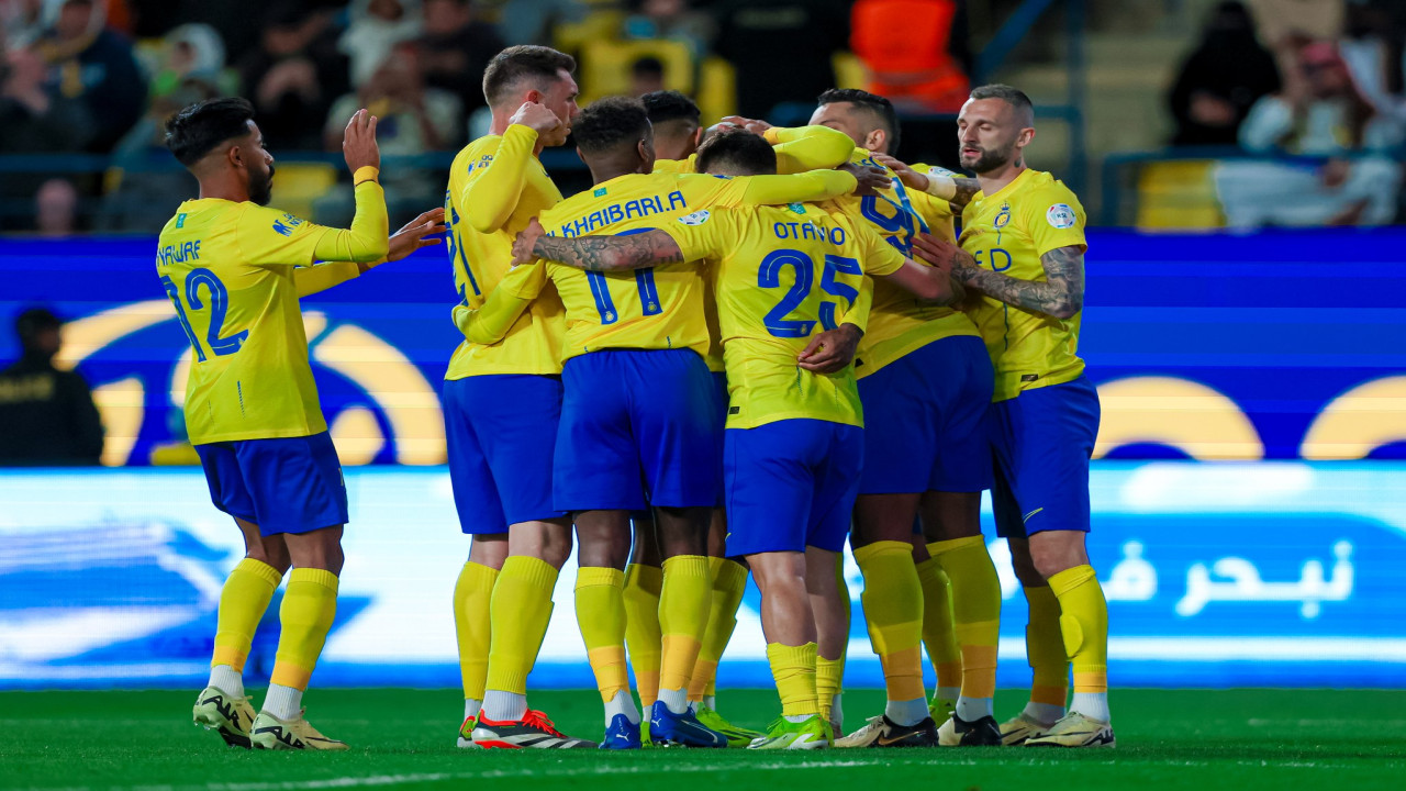 طاقم حكام مباراة النصر ضد ضمك اليوم