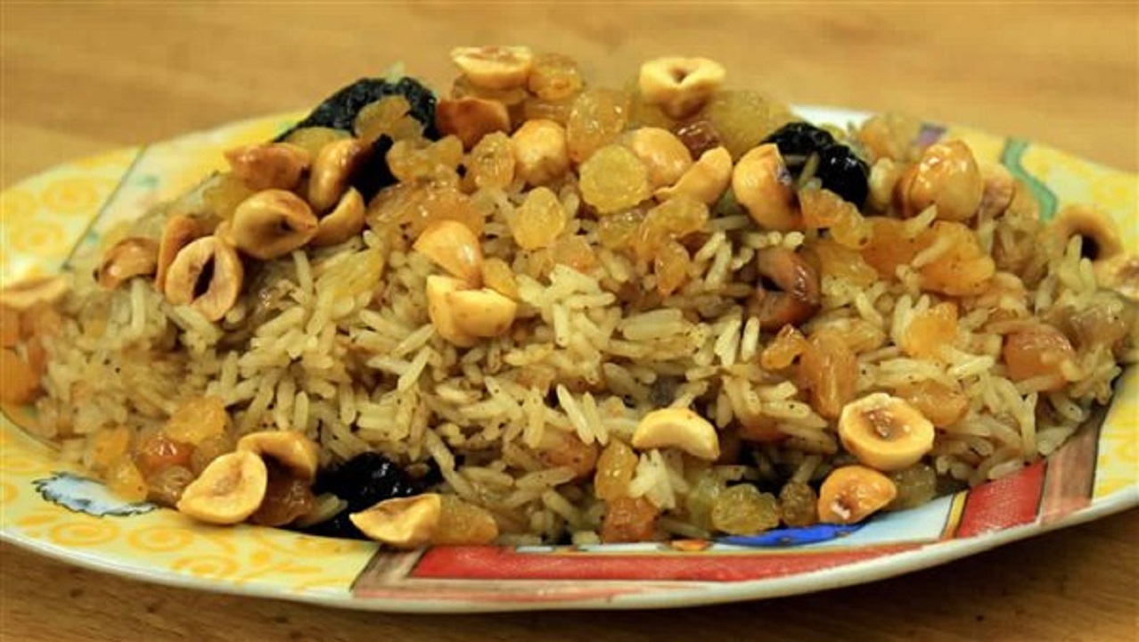 طريقة عمل الأرز بالمكسرات والفاكهة المجففة 