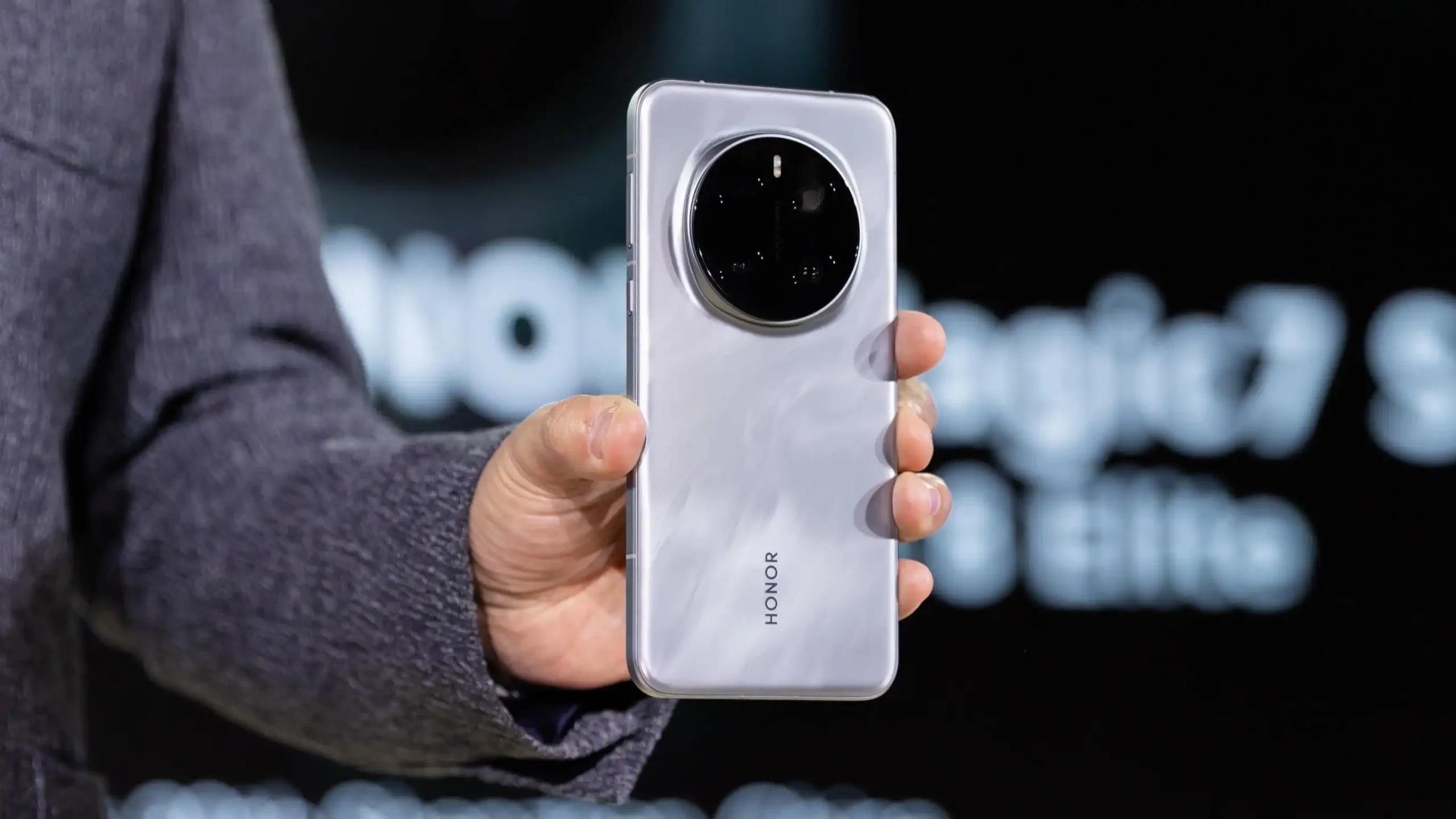 كينج التصوير من ريلمي Honor Magic 7 Pro.. أفخم هاتف فئة متوسطة متكامل