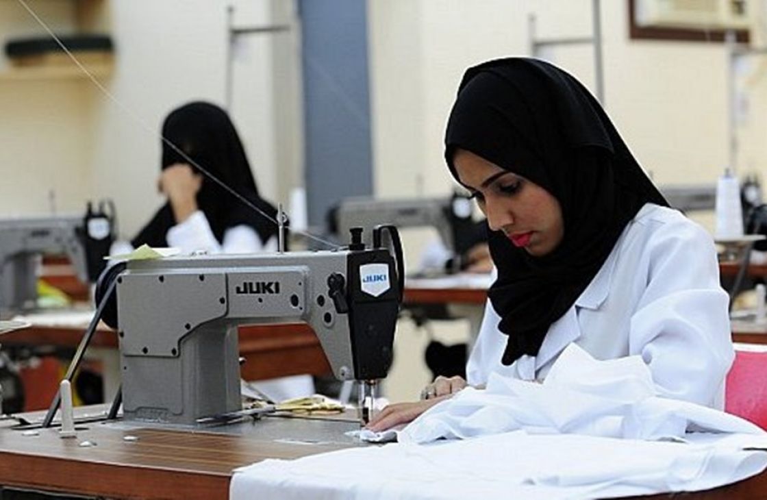 تخفيض ساعات العمل وإجازة سنتين.. قانون العمل يزف بشرة سارة للمرأة العاملة
