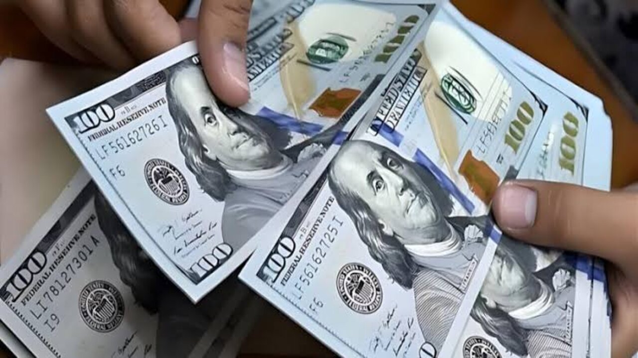 انخفاض سعر الدولار في بغداد