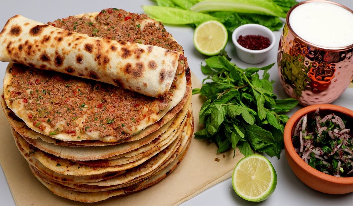 بمكونات بسيطة.. طريقة عمل الصفيحة التركية بطعم لذيذ وخطوات بسيطة