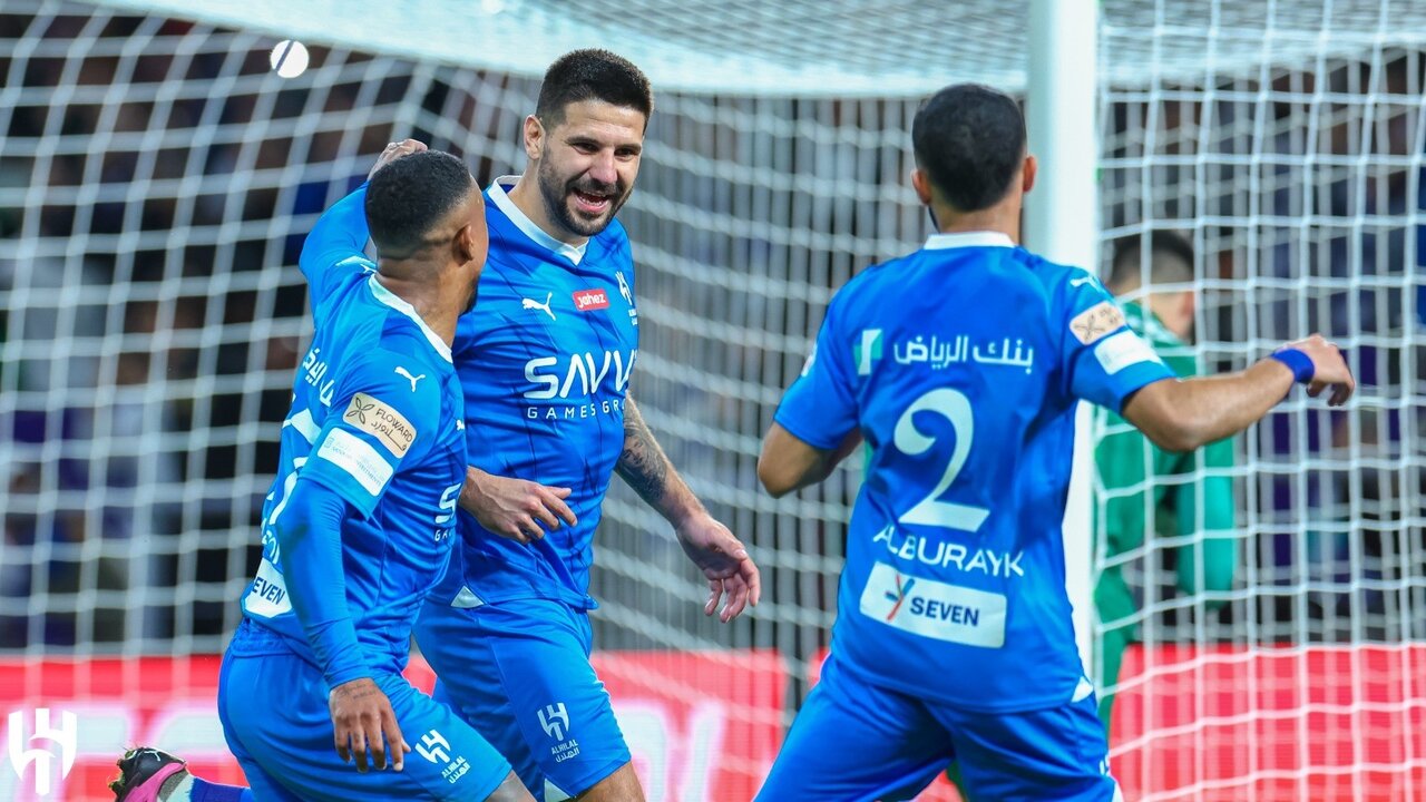 القنوات الناقلة لمباراة الهلال والاستقلال اليوم