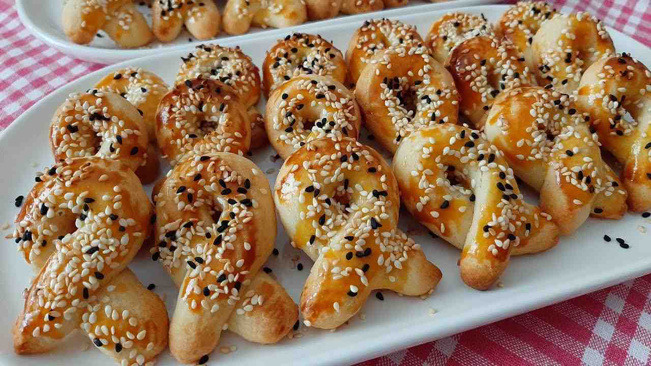بكوب زيت حضري الكعك المالح مقرمش وهش ويذوب بالفم