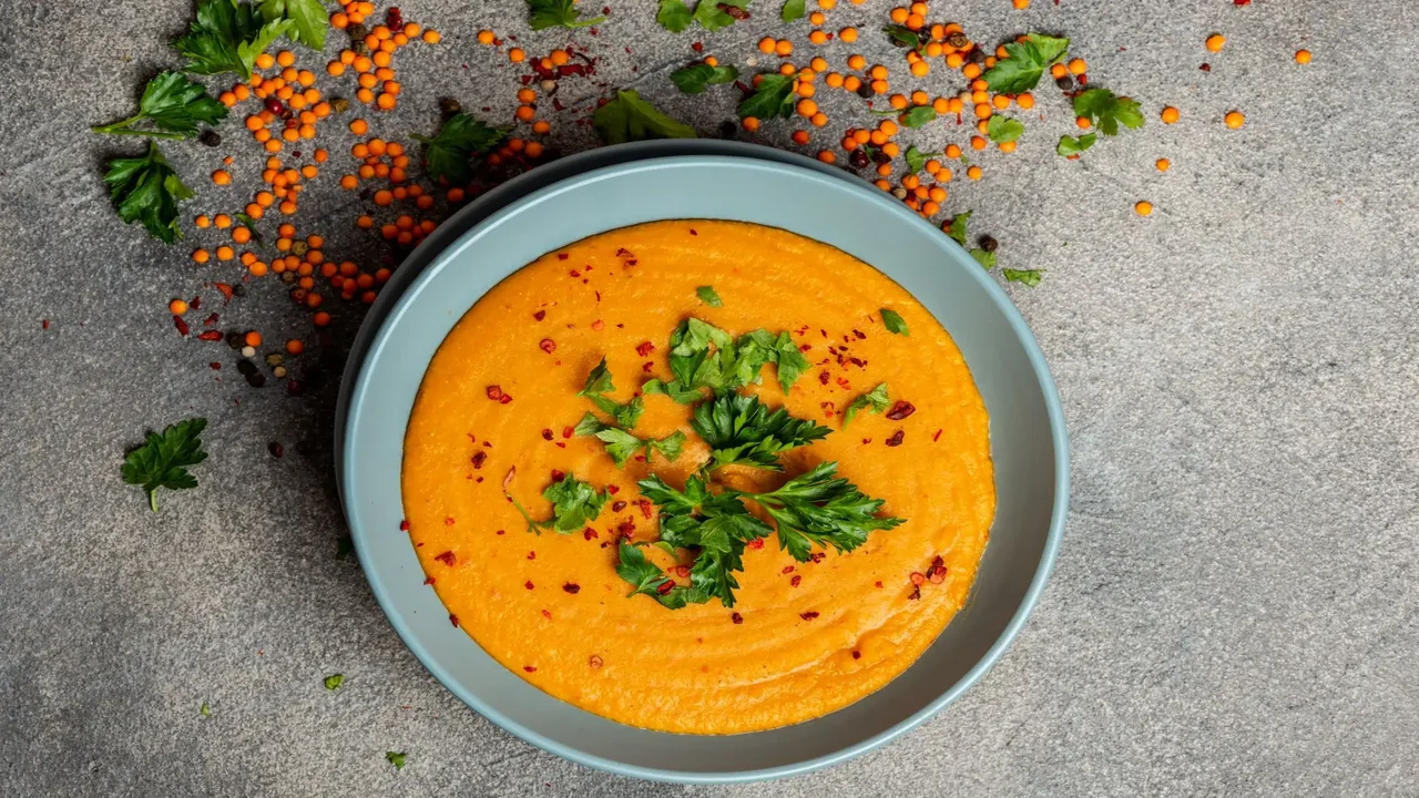 طريقة عمل شوربة العدس الأصفر