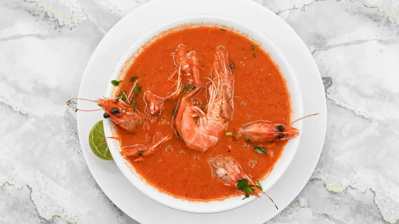 طريقة عمل شوربة الجمبري الحمراء
