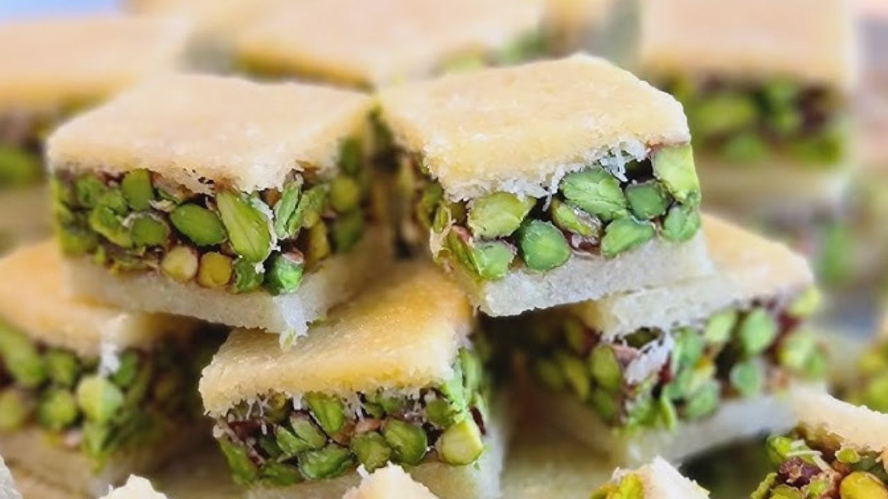 طريقة عمل البلورية بالفستق