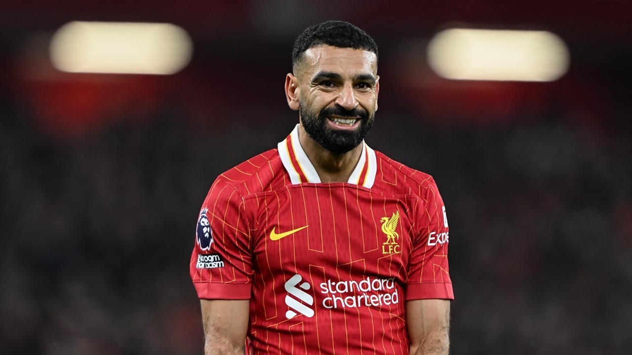 عرض ضخم مفاجئ لـ محمد صلاح يقلب الطاولة على برشلونة والدوري السعودي