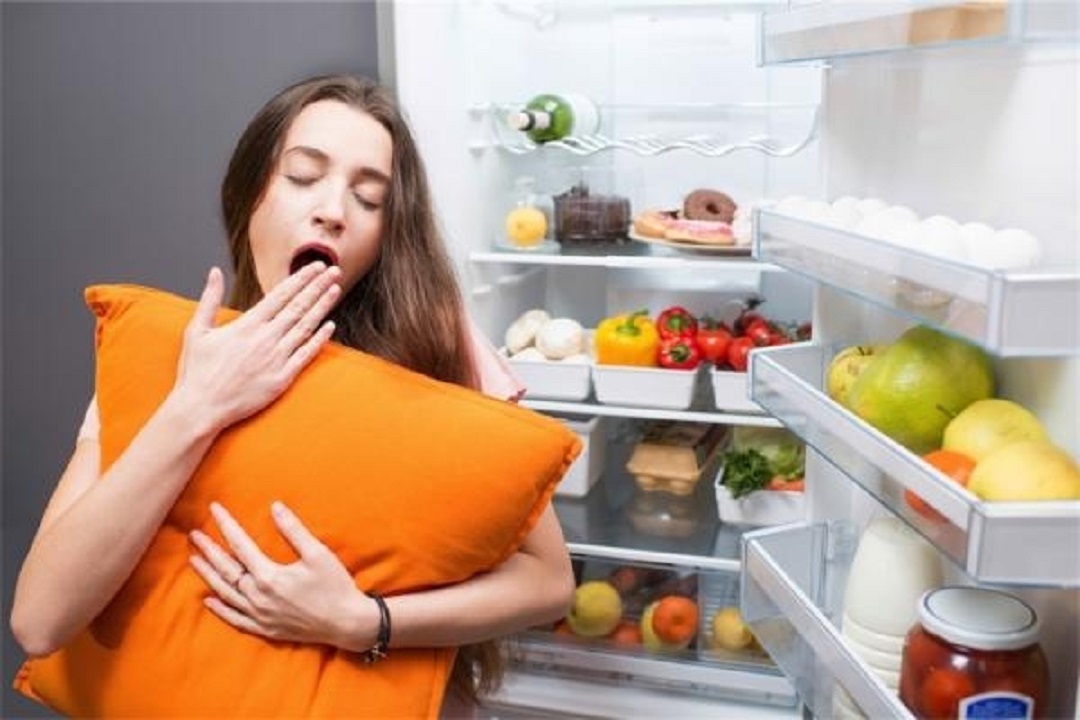 ما هي الأطعمة والمشروبات التي تسبب الأرق