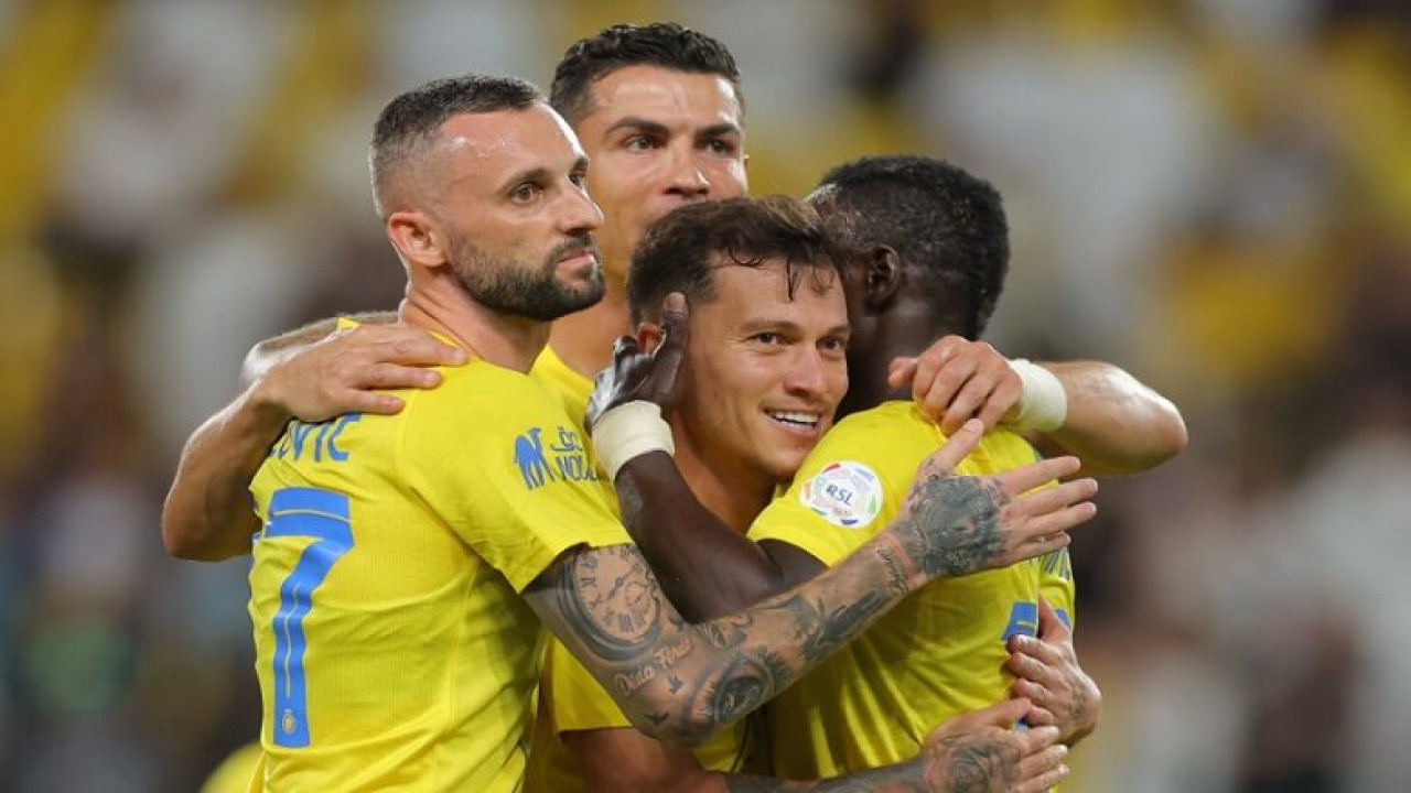 النصر يقترب من ضم ثلاثي دفاعي