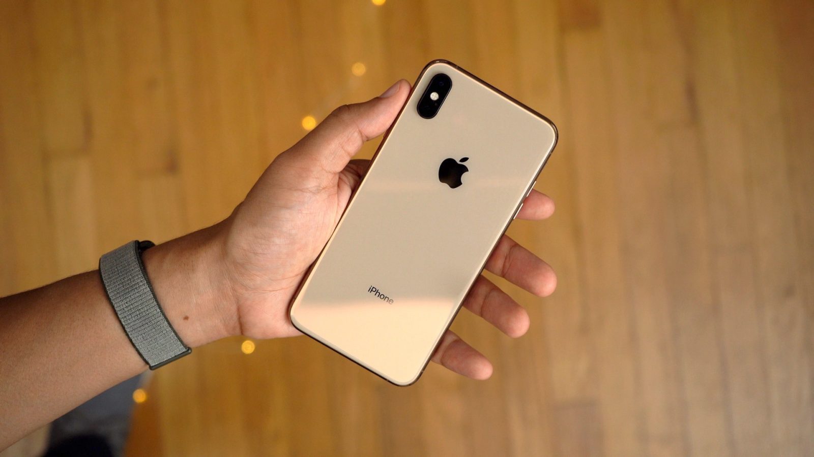 هاتف iPhone XS Max بسعة 256 جيجابايت الآن والسعر