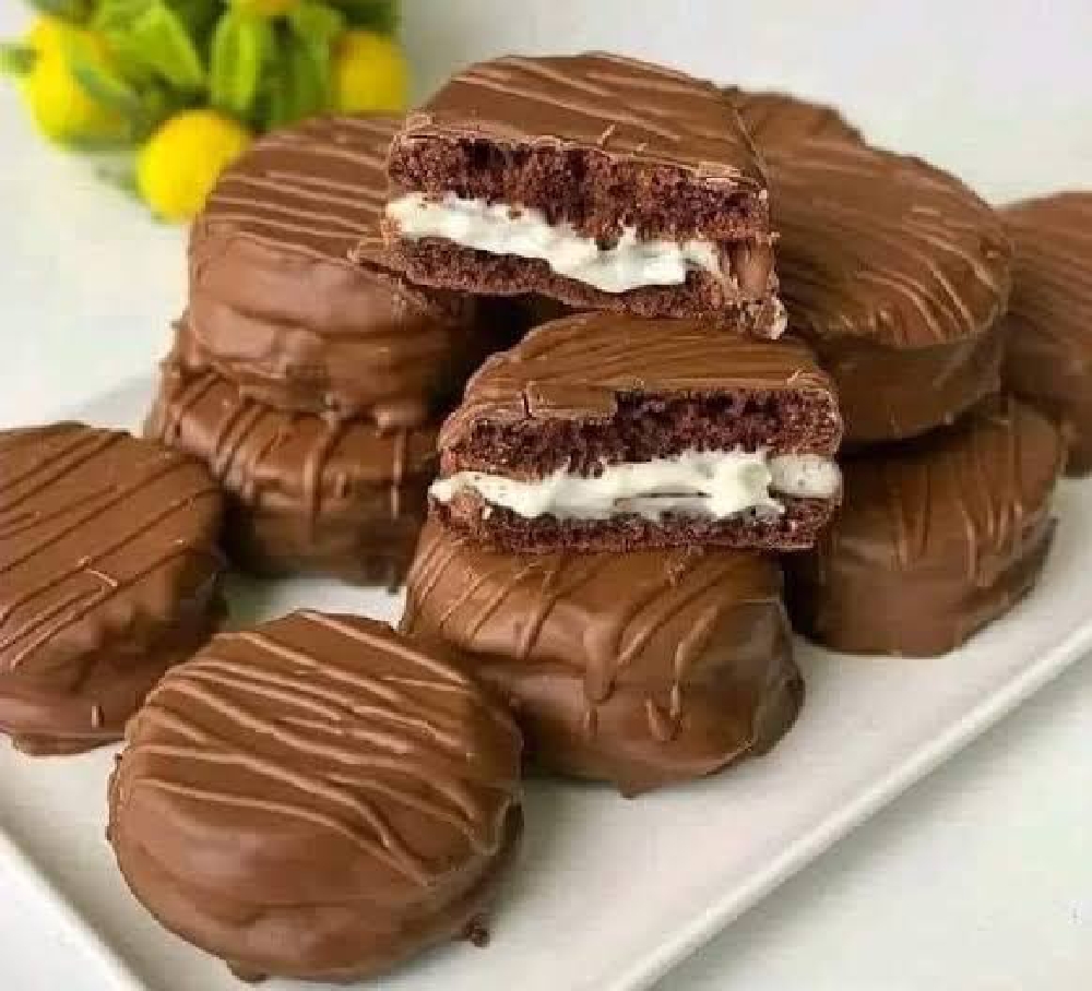 بسكويت شوكولاته بكريمة الزبدة