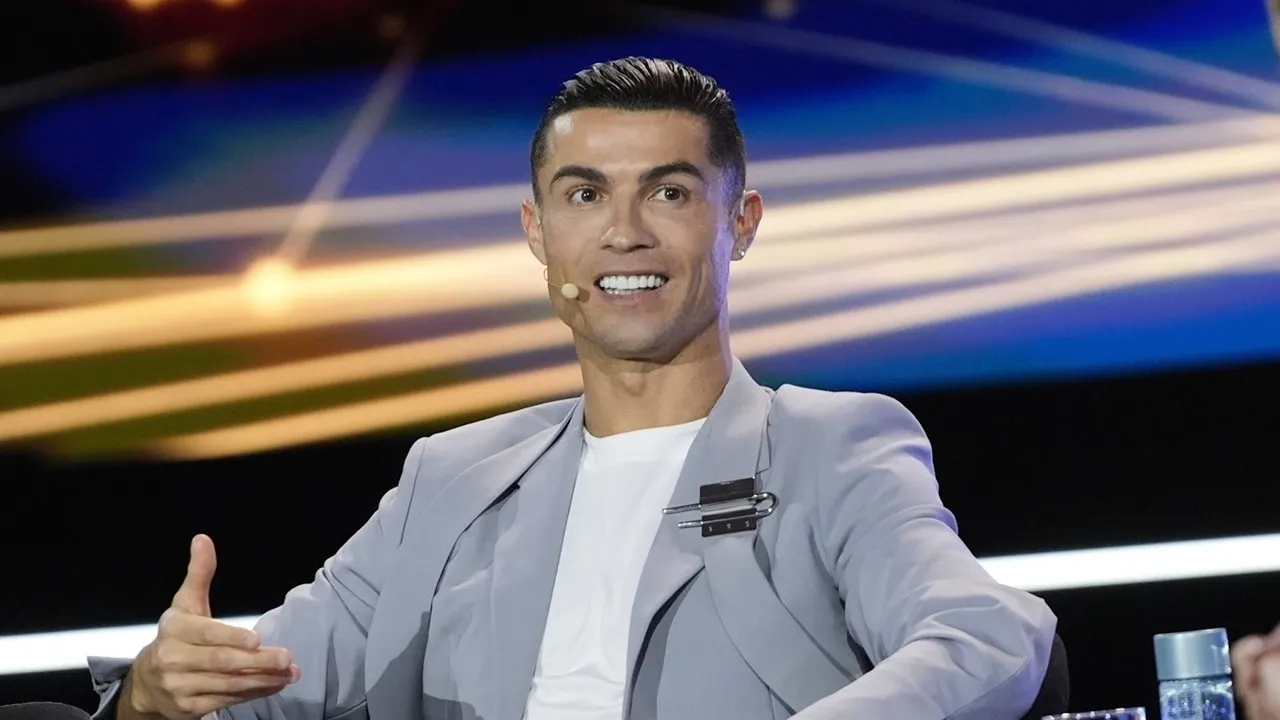تصريح تاريخي عن الدوري السعودي.. كريستيانو رونالدو يفجر مفاجأة بشأن مستقبله بعد الإعتزال وأزمة مانشستر يونايتد وسيتي