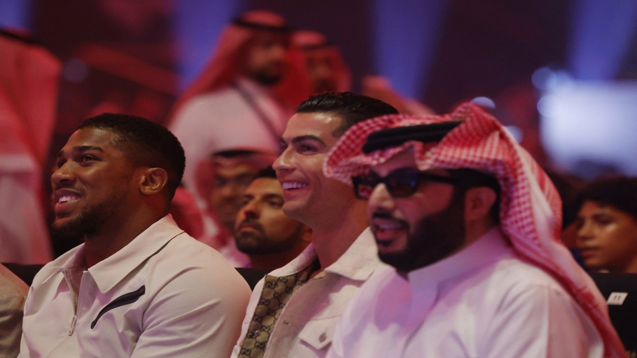 بعد إشادته بالزعيم.. الهلال السعودي يحسم الجدل بشأن التعاقد مع رونالدو في كأس العالم للأندية