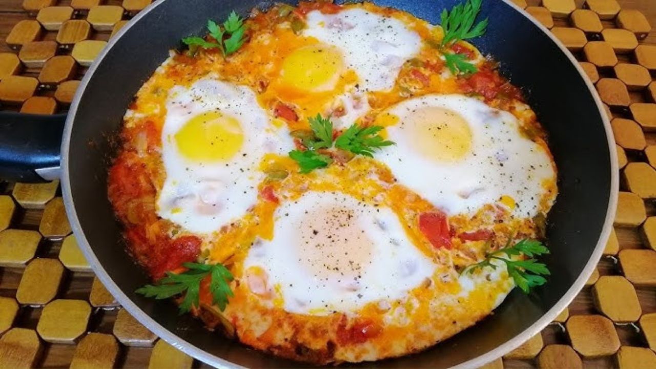  صينية البيض بالطماطم