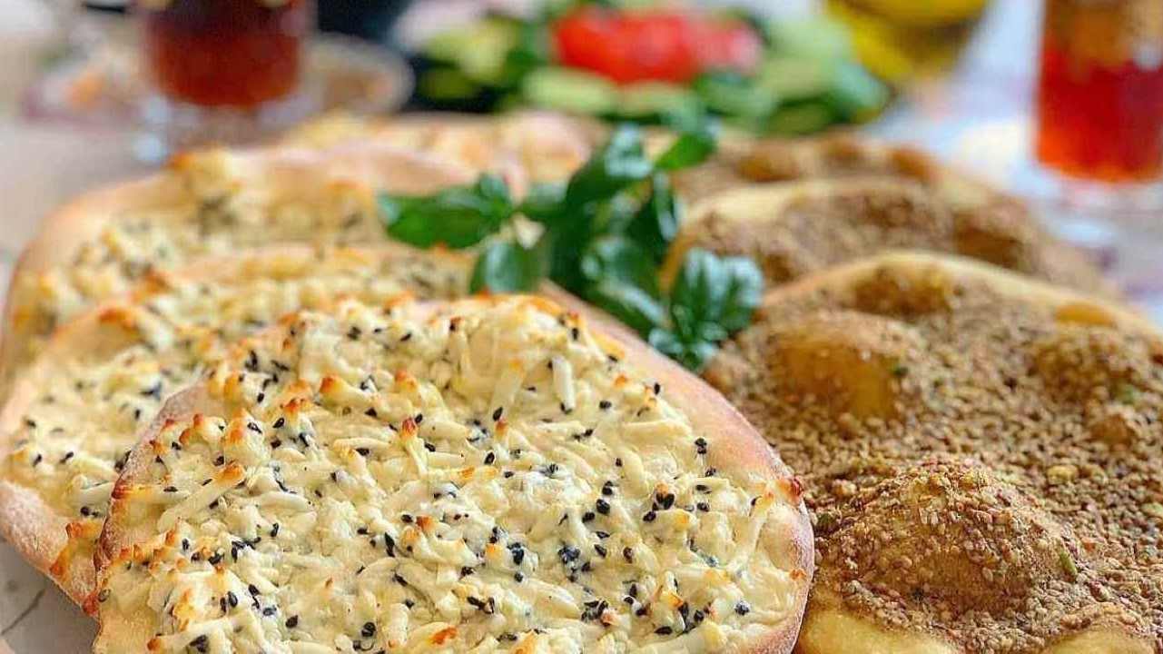 طريقة عمل مناقيش الزعتر بالجبنة الفيتا والموزاريلا بطعم ومذاق رائع لا يقاوم أحلى من المطاعم