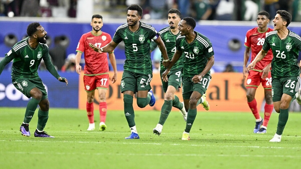 مباراة السعودية ضد عمان Oman vs Saudi Arabia في نصف نهائي خليجي 26 عبر القنوات الناقلة والمعلقين.. تفوق المنتخب السعودي تاريخيًا
