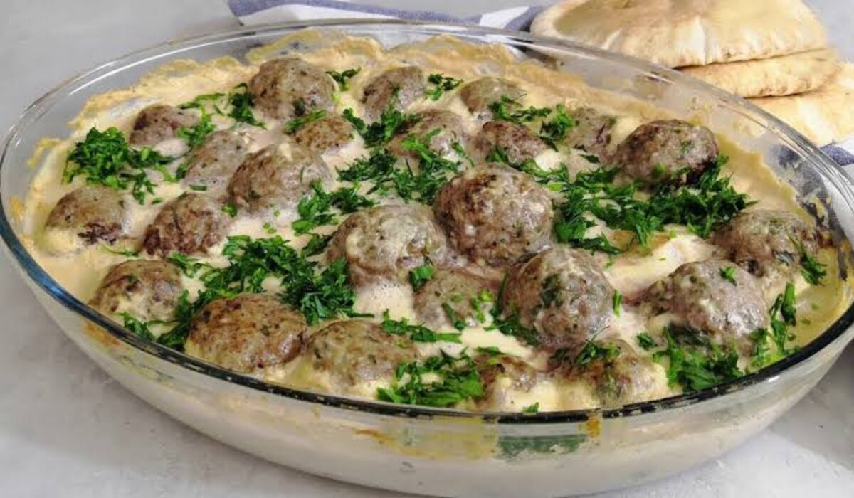 خطوات عمل كرات اللحم بصلصة الطحينة