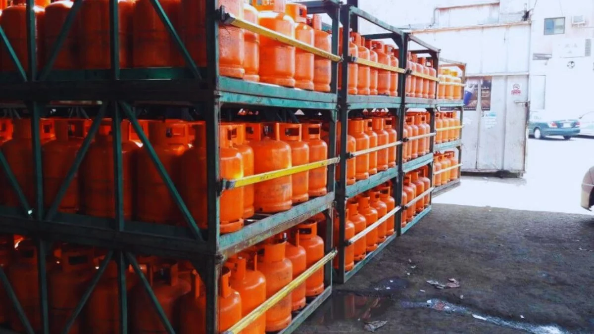 الحكومة السعودية تصدر قرار حظر بشأن بيع أسطوانات الغاز في هذه المواقع.. و3 تصنيفات للأنشطة
