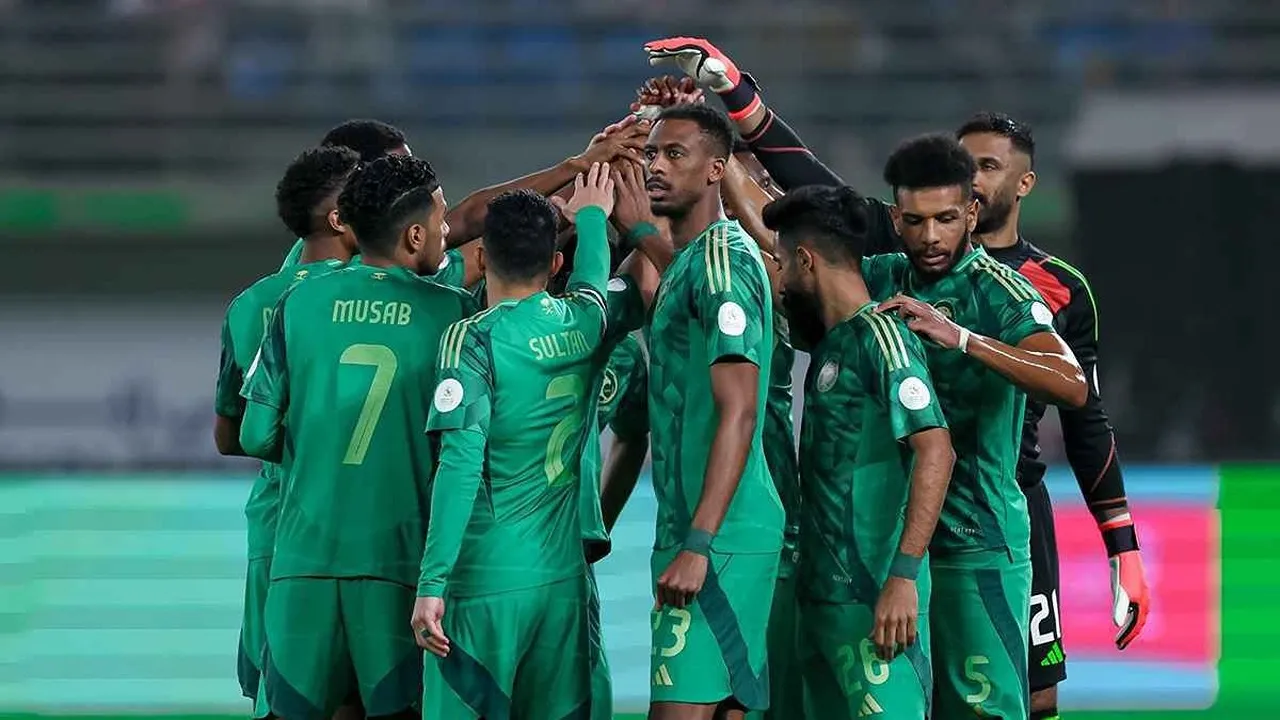 بعد العويس.. نجوم كبار في المنتخب السعودي يدرسون الاعتزال دوليًا لهذا السبب