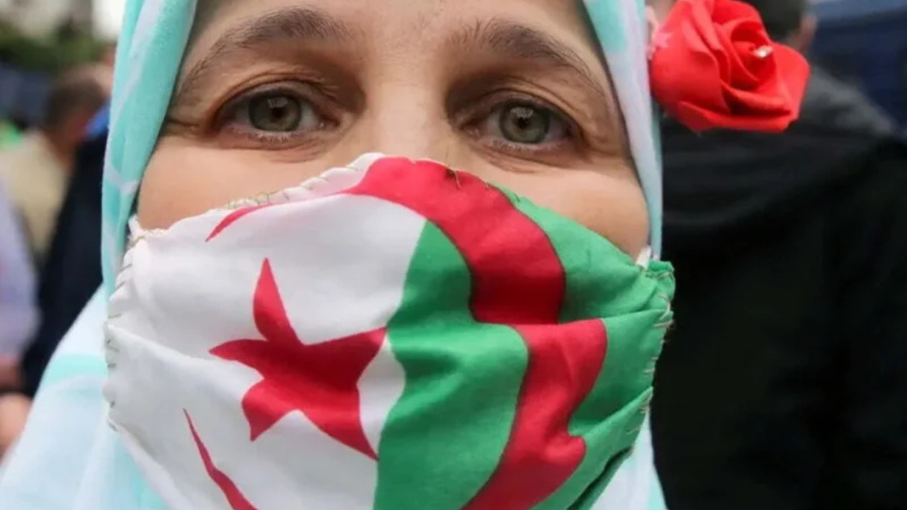 منحة المرأة الماكثة