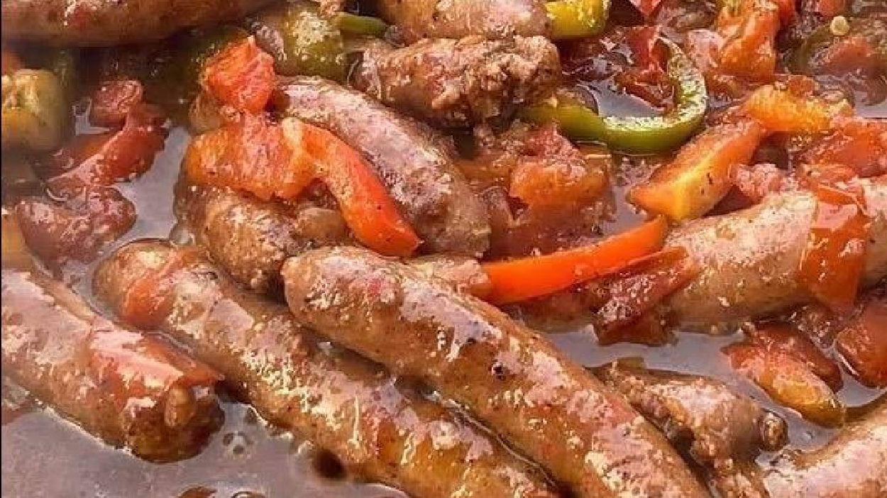طريقة طاجن سجق بالفرن ساخنة لذيذ