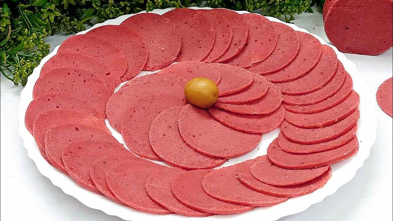 طريقة عمل اللانشون في البيت بمكونات اقتصادية وطعمه أحلى من الجاهز بكثير