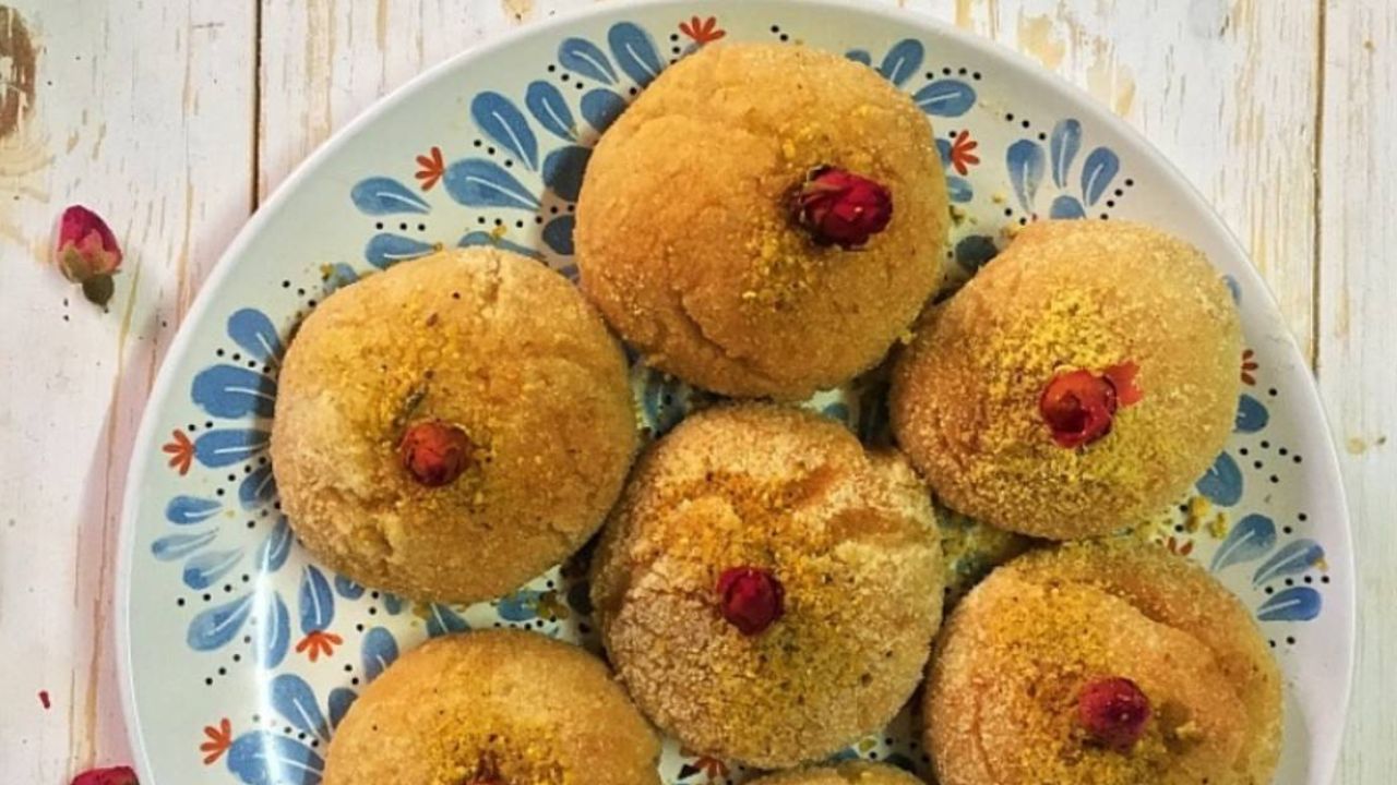 طريقة عمل كرات البسبوسة في الفرن بالسميد والزبادي