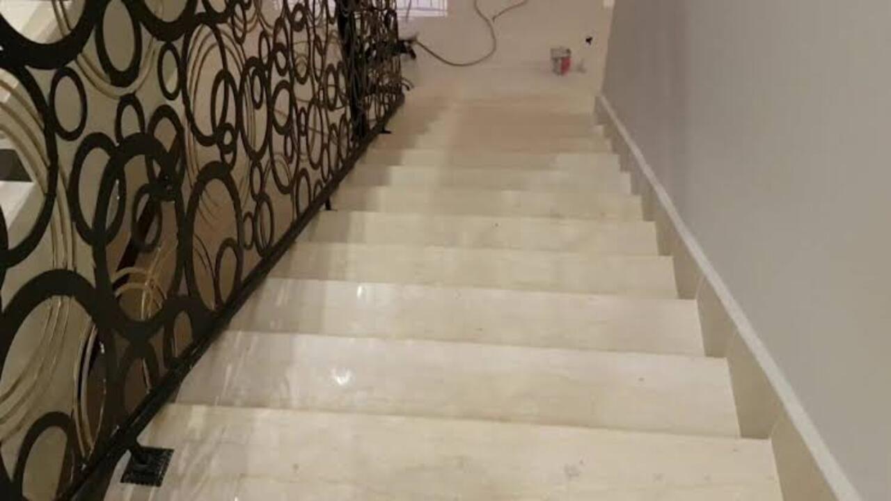 تنظيف السلم