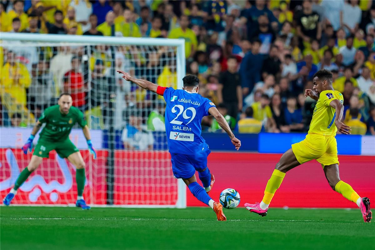 ما القنوات الناقلة لمباراة الاتحاد والهلال؟