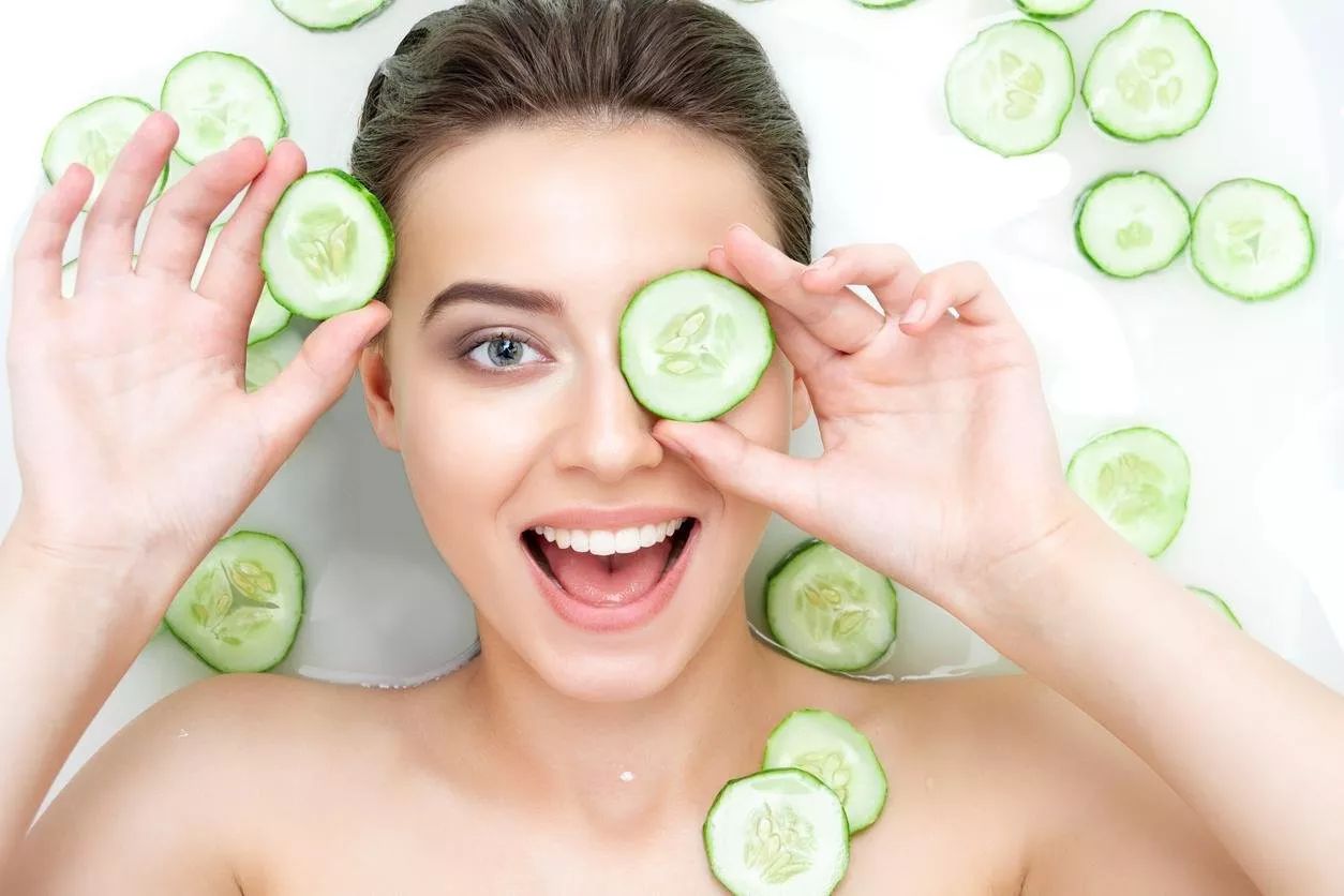 ماسكات طبيعية للتخلص من انتفاخ الوجه1