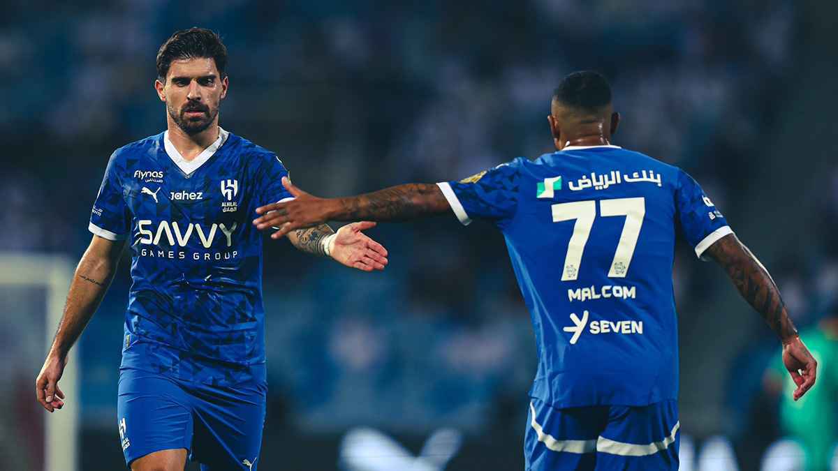 مباراة الهلال والوحدة في دوري روشن السعودي
