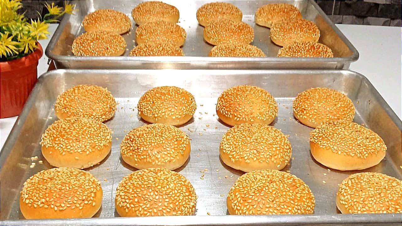 القرص الطرية بالسمسم