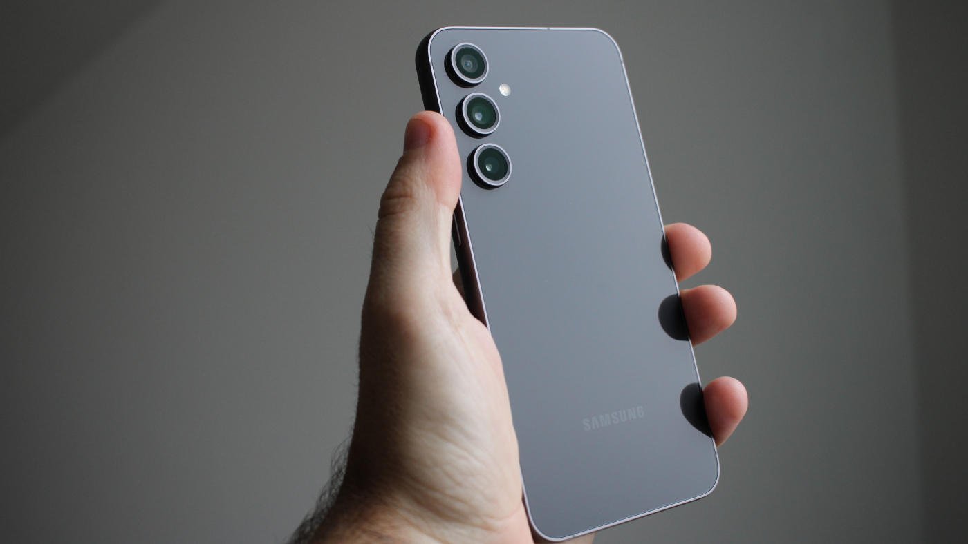 فخامة سامسونج للفئة المتوسطة 2025... أليك بالتفصيل سعر و مواصفات هاتف Samsung Galaxy A55 5G في السعودية والإمارات ومصر