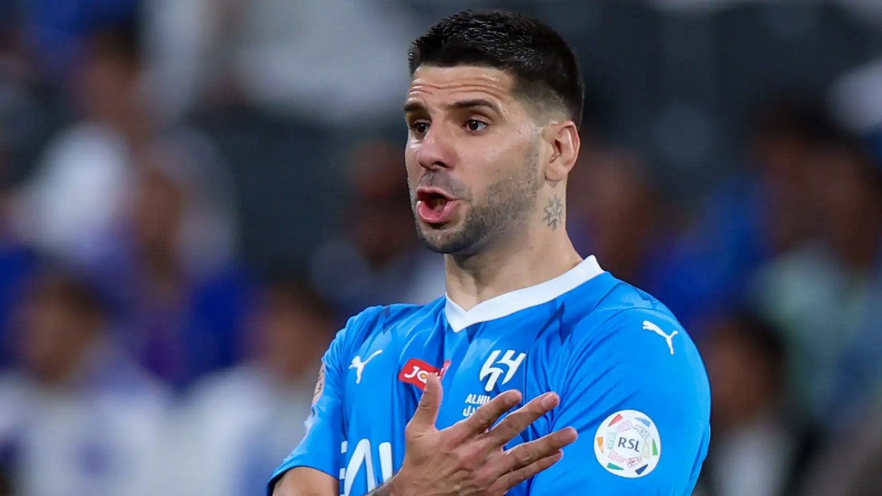 هل يغيب ميتروفيتش عن الهلال ضد ضمك؟.. خيسوس يفاجئ الجماهير