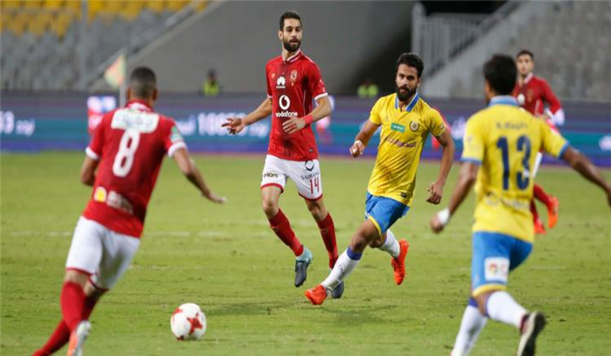 القنوات الناقلة لمباراة الأهلي والإسماعيلي في الدوري المصري 2024-2025