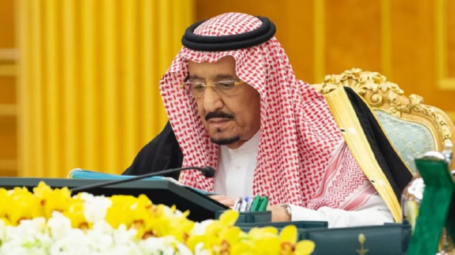 هل تشمل المكرمة الملكية الموظفين والمتقاعدين؟