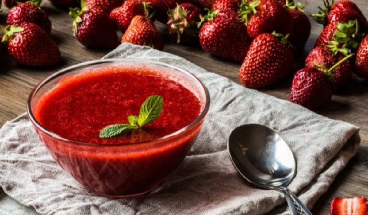 خطوات عمل صوص الفراولة اللذيذ
