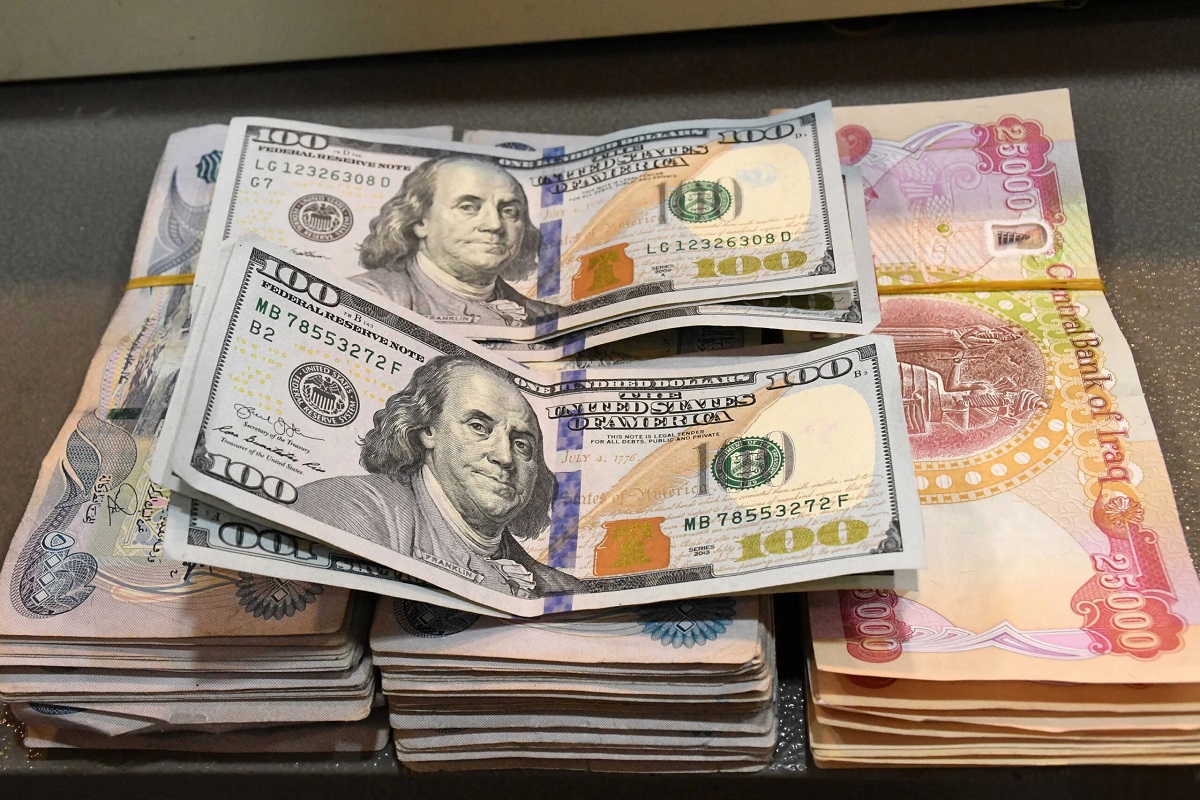 سعر الدولار مقابل الدينار العراقي في البنوك العراقية اليوم الأحد.. كم سجل؟