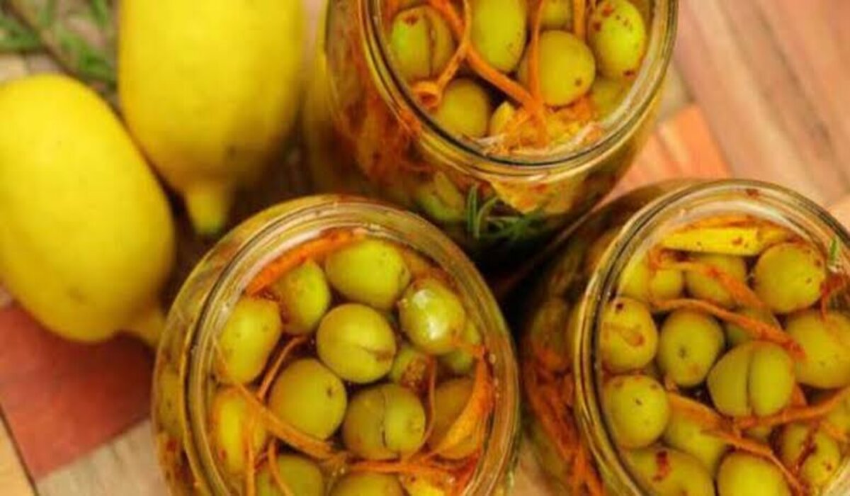 خطوات عمل الزيتون المخلل في المنزل