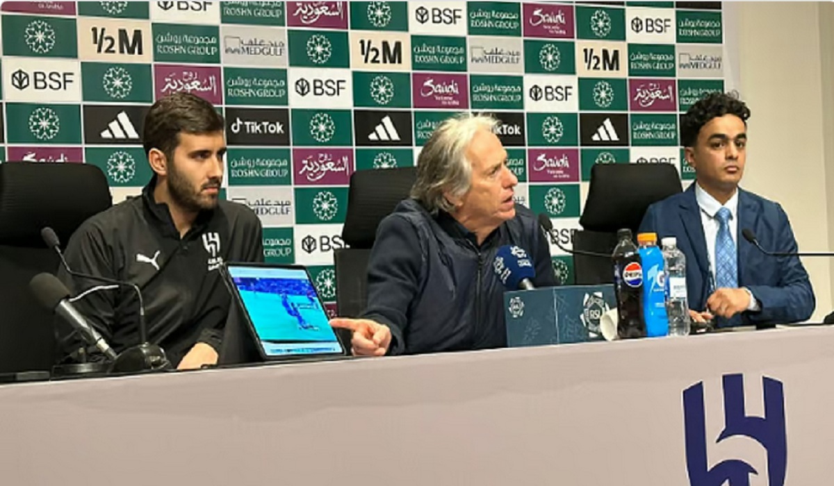 أول تعليق من مدرب الهلال السعودي بعد التعادل أمام الرياض
