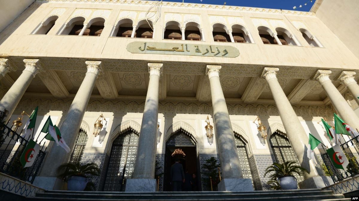 فتح باب التسجيل في المسابقة الوطنية للمترجمين 2025 في الجزائر للالتحاق بمهنة المترجم الترجمان الرسمي