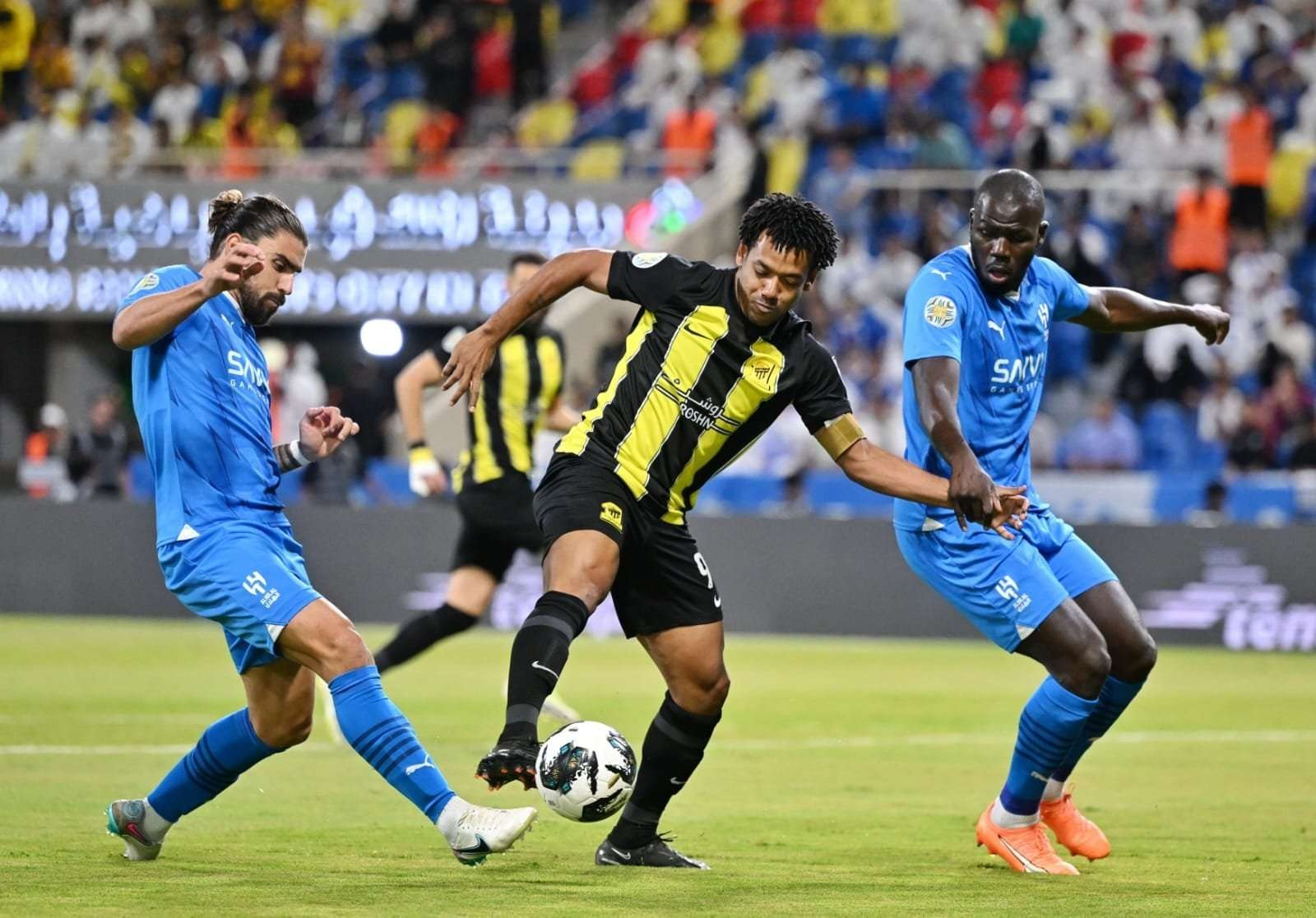 تعديل موعد الكلاسيكو السعودي بين الاتحاد والهلال.. مفاجأة مدوية