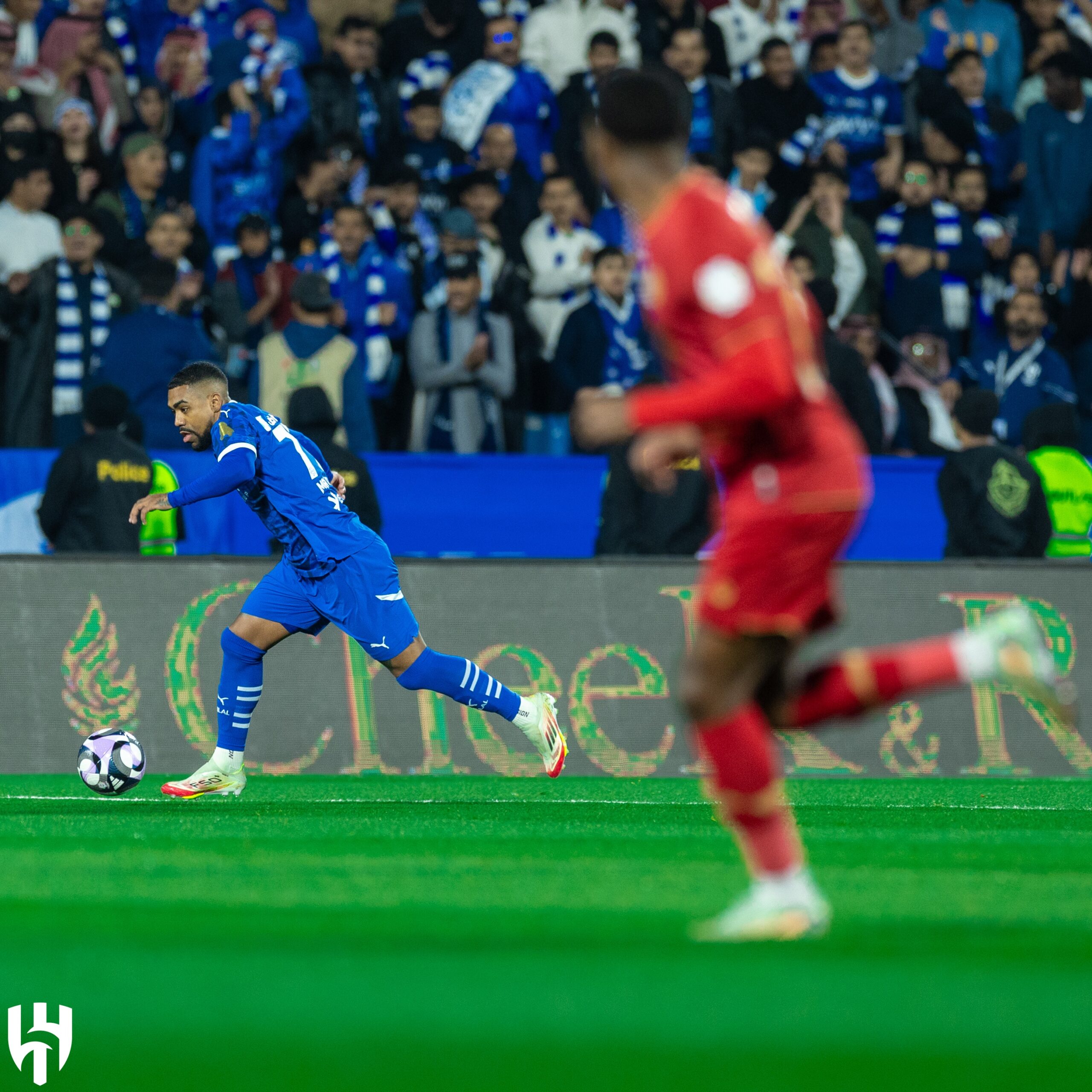 النصر يسخر من تعادل الهلال مع ضمك في دوري روشن