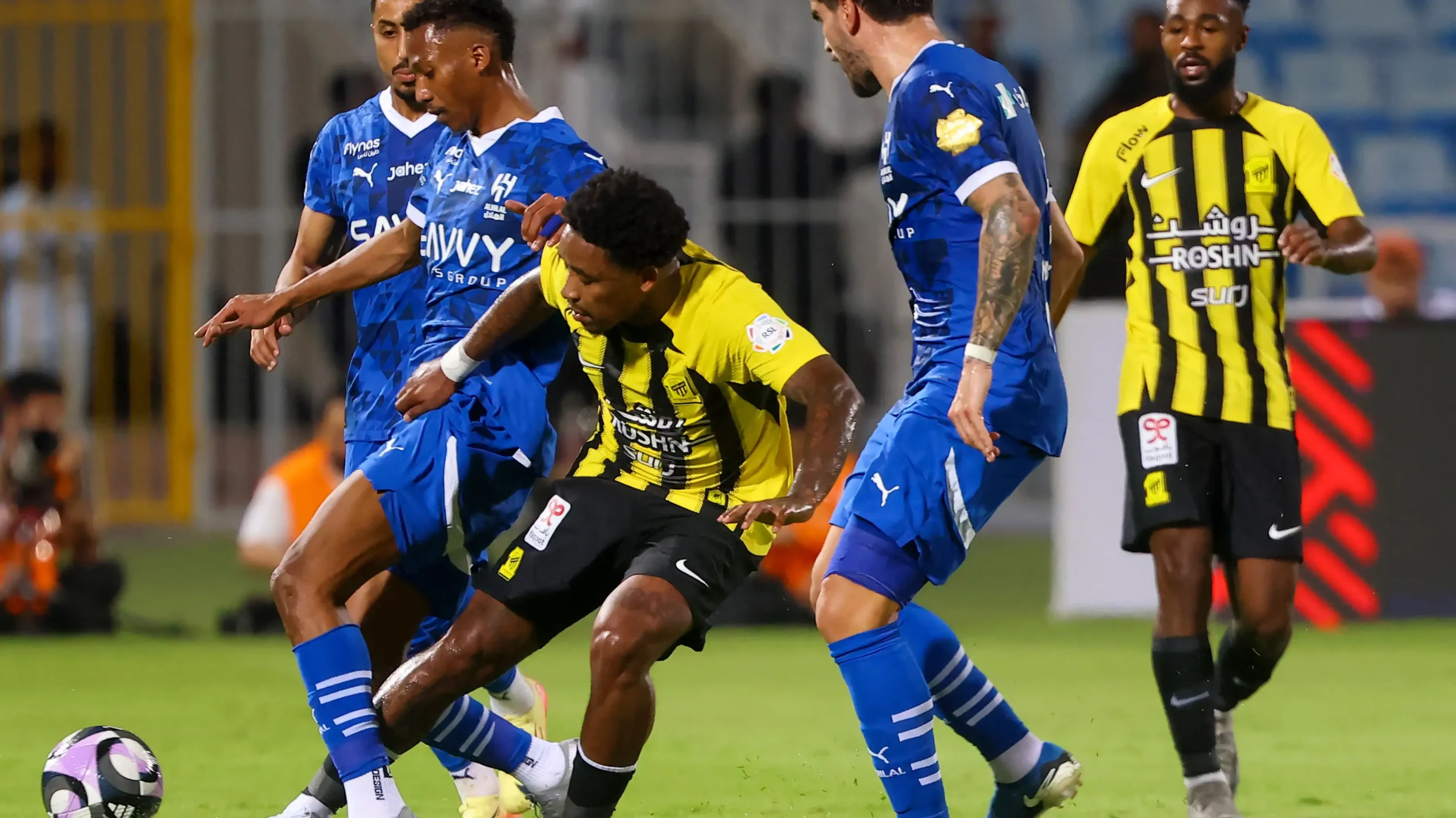 مفاجآت مدوية في تشكيل الهلال ضد الاتحاد في الجولة 21 من دوري روشن